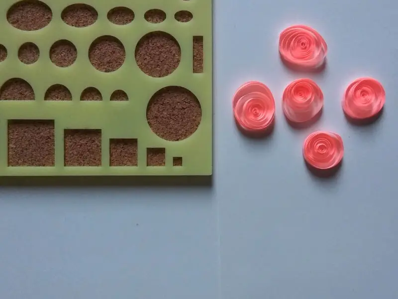 How to make flower using paper quilling (simple)