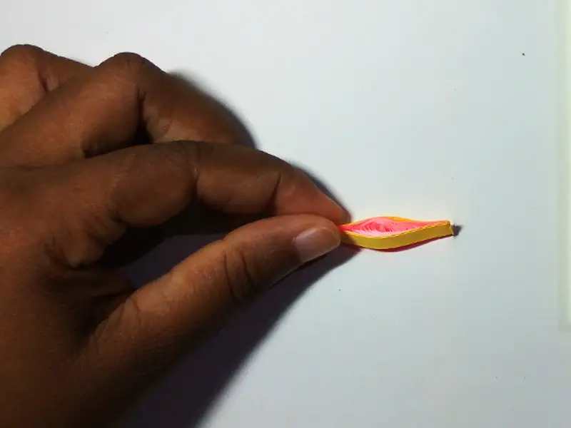 How to make flower using paper quilling (simple)