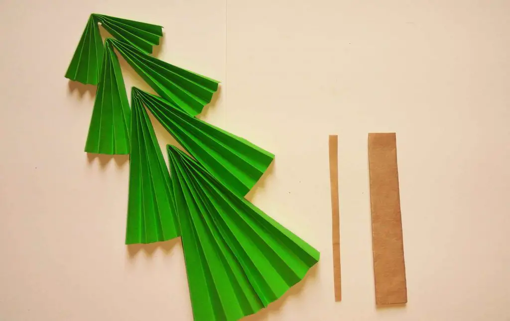 How to make Christmas tree with paper (easy)