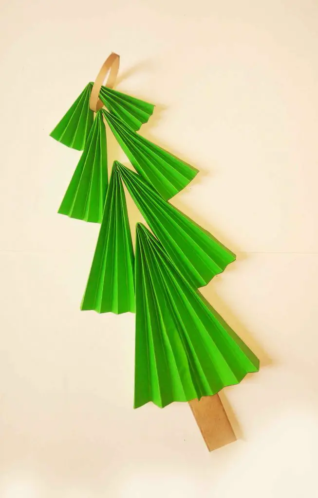 How to make Christmas tree with paper (easy)