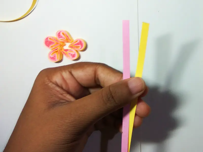 How to make flower using paper quilling
