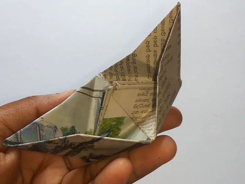 How to fold a newspaper boat (easy)