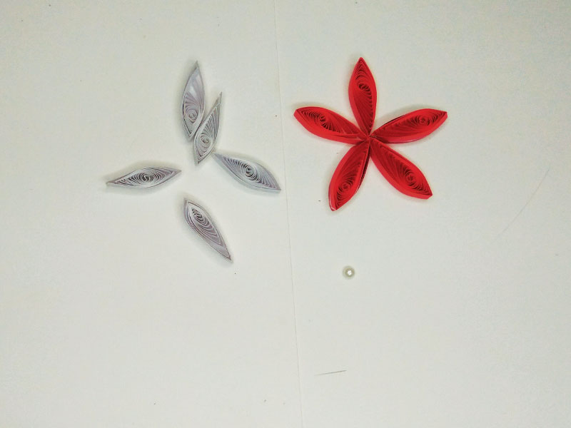 How to make quilling christmas ornaments (easy flower)