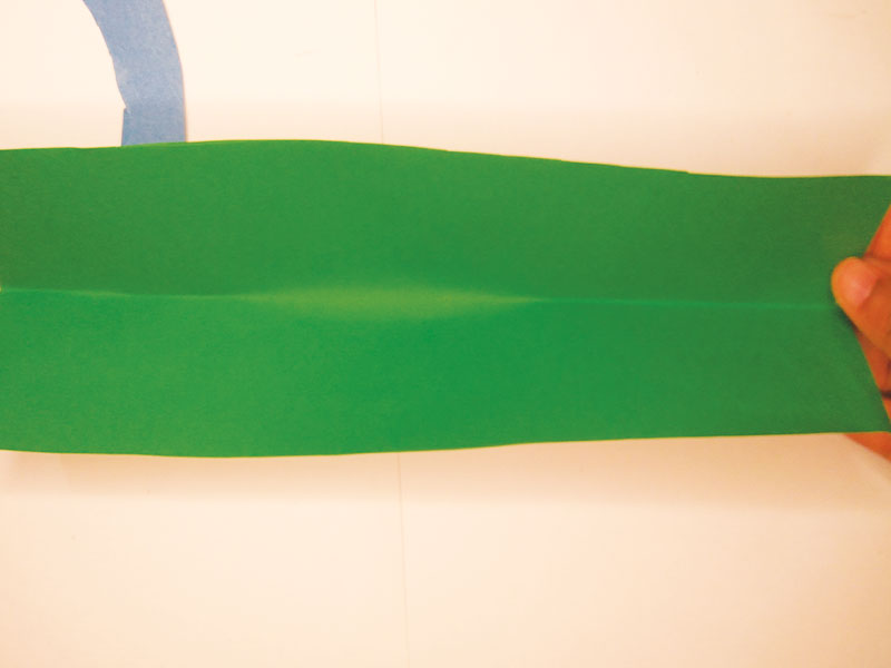 How to make a Christmas wreath out of paper