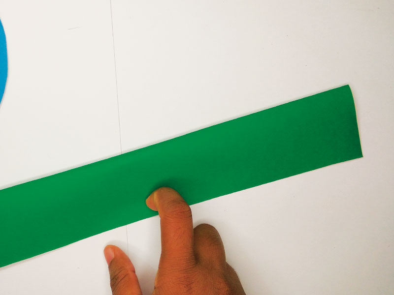 How to make a Christmas wreath out of paper