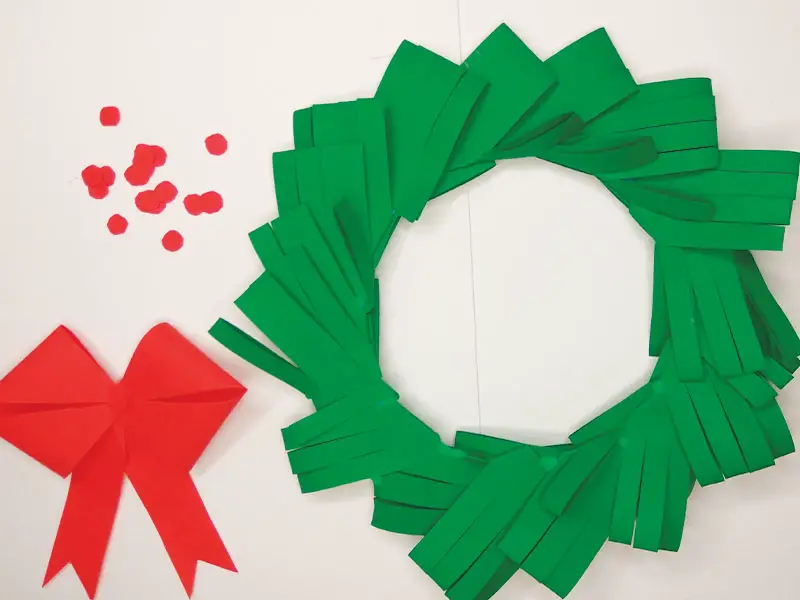 How to make a Christmas wreath out of paper 