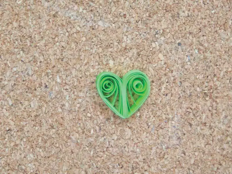 How to make quilling hearts